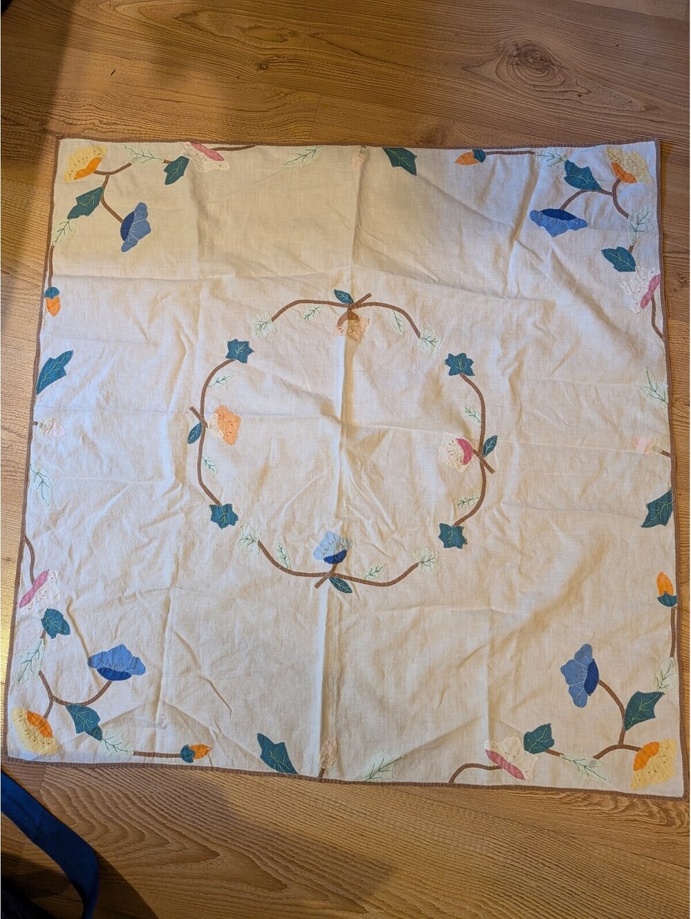Vintage Handmade Floral Appliqué Square Table Topper Cloth 31" Cottagecore